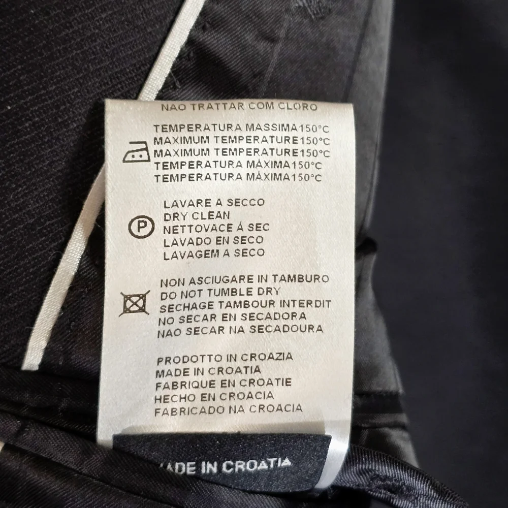 Timeless Vesace Suit with Notched Lapels - Picture 7 of 16